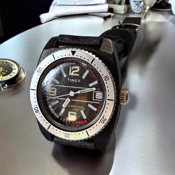 VTG Timex Dive Watch Womens Black Multi-Direction Bezel Manual Wind 31mm RUNS - Picture 1 of 7
